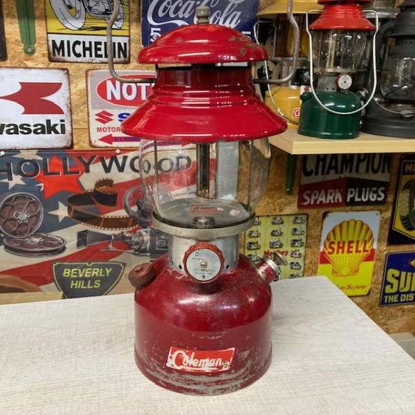 Coleman ランタン 1961年10月 200A バーガンディー 美品 Coleman（コールマン） ランタン 1961年10月 200A 希少な初年度バー