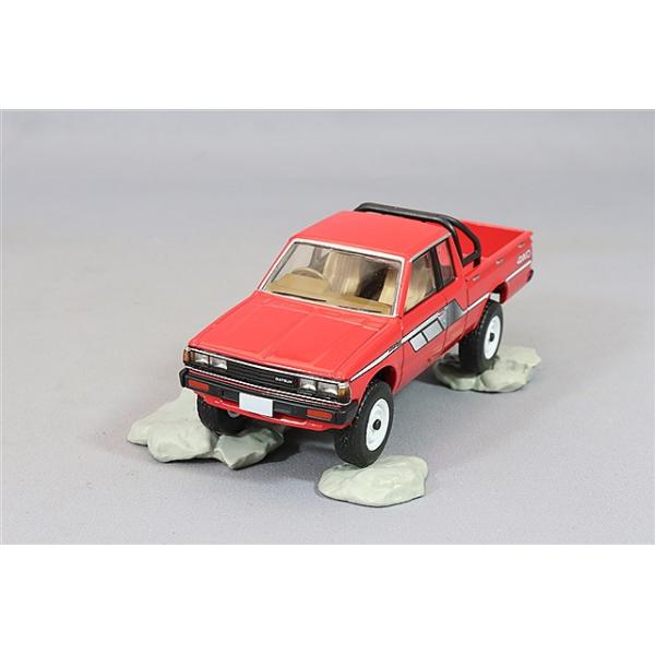 トミカリミテッドヴィンテージ NEO 1/64 ダットサン トラック 4WD