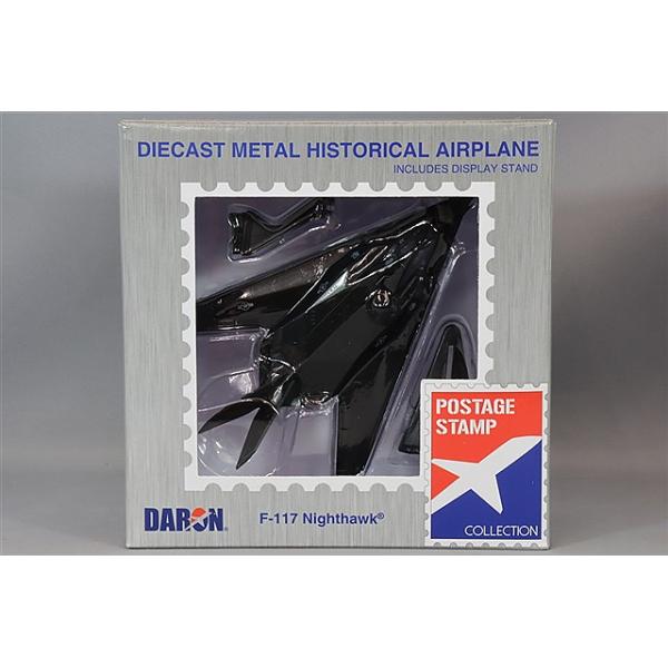 F117ステルス攻撃機(82-0806) 被撃墜機破片？ 1/144 模型付き 【公式通販】