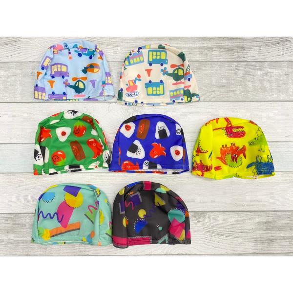 海やプールで役立つスイムキャップです！迷子防止にもなり熱中対策にも。UVカットで日焼け止めが苦手なお子様に、水遊び・外遊び・プールなど髪や頭の保護に大活躍！選べるデザイン。同じ柄の水着もあります。カラー：乗り物柄ホワイト 乗り物柄サックス ...