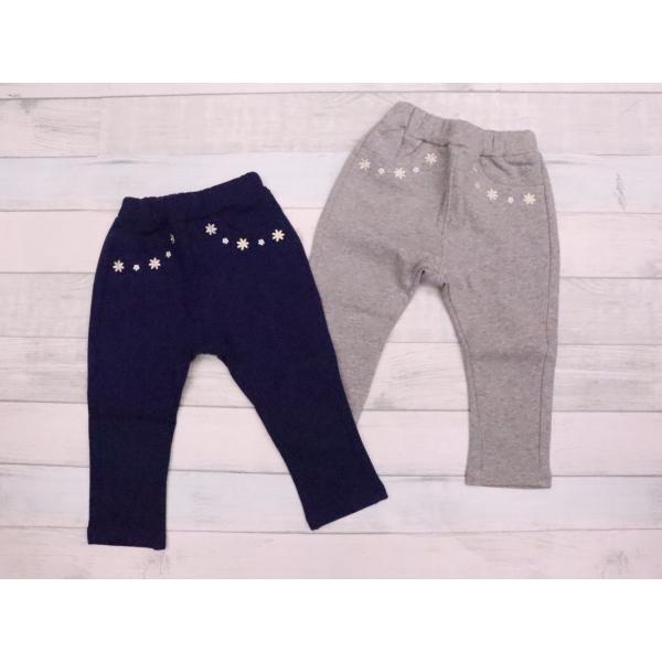 裏起毛で暖かく寒い日にぴったりなパンツです。シンプルですがお花の刺繍が可愛い！のびのびストレッチで履きやすくデイリーに活用できます。綿100％でお肌にも優しく安心です。〇素材：【本体】綿100％〇カラー：グレー　ネイビー〇サイズ展開：80c...