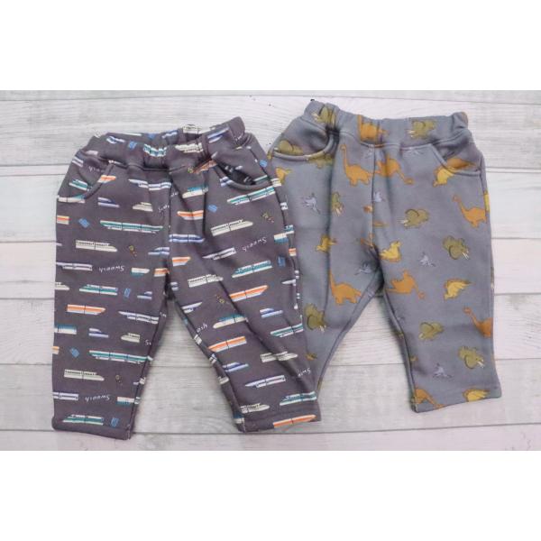 恐竜や新幹線の総柄プリントのロングパンツです。裏シャギーで暖かく柔か、寒い時期にピッタリ。穿かせやすくデイリーに活用できます。乗り物や恐竜が好きなお子様に。〇素材：【本体】ポリエステル67％　綿30％　ポリウレタン3％〇カラー： グリーン　...