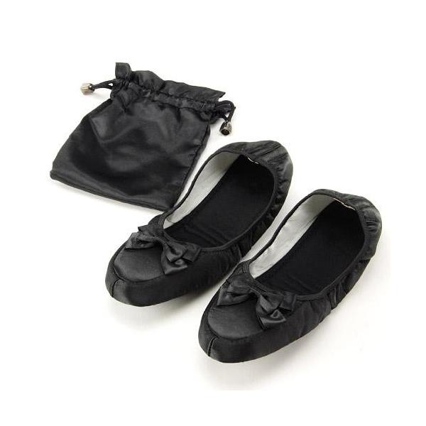 ●「折り畳み携帯スリッパ」です●全体がサテン、甲にリボンがついて清楚＆高級感のあるタイプです●携帯巾着に入っているのでコンパクトに持ち運びできます●お受験の面接や説明会、参観日に最適サイズ：22〜24cm,24~25ｃｍ