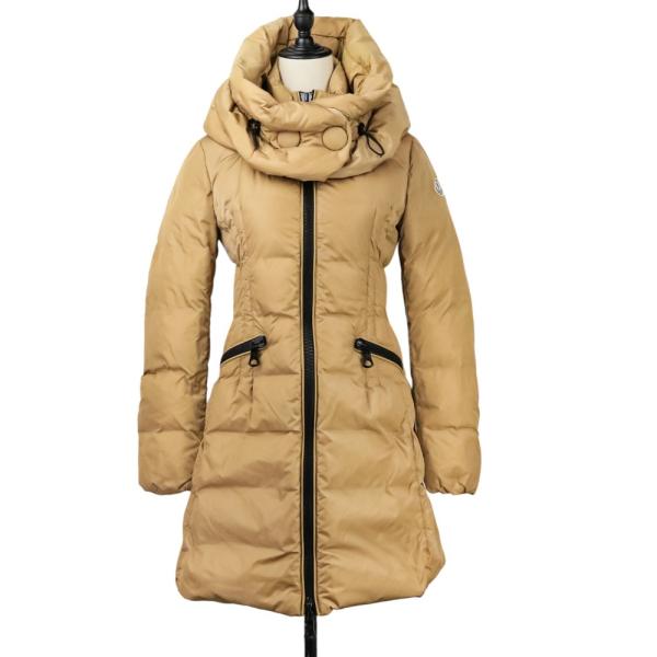 モンクレール CYROSELLE 2wayダウンコート小顔効果あり MONCLER（モンクレール） 良品 CYROSELLE シロセス ボリュームカラー