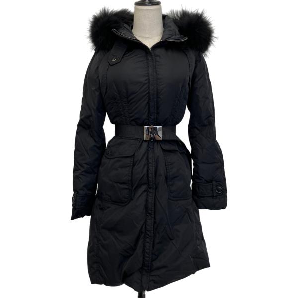 美品 MONCLER モンクレール ファーフード ベルテッド ダウンコート 493629768916 サイズ0 ブラック レディース 古着 中古 USED MONCLER（モンクレール） 美品 ファーフード ベルテッド ダウンコート