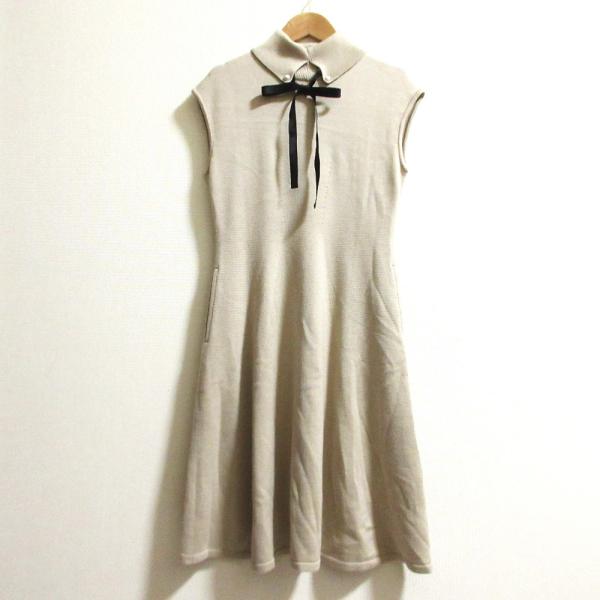 美品♡近年♡ルネ ボウタイ ニットワンピース パール 襟 ベージュ 36 Rene（ルネ） 良品 リボン ニットワンピース サイズ36 ベージュ