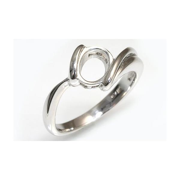 シンプルで飽きのこない、レール留めの枠です。この枠にはオーバル8ミリ×6ミリ（誤差0.3ミリ）のルースを留めることが出来ます。○ルース形状：オーバル○ルースサイズ：8ミリ×6ミリ○素材：選択して下さい。○重量：約3.1グラム○要リングサイズ...