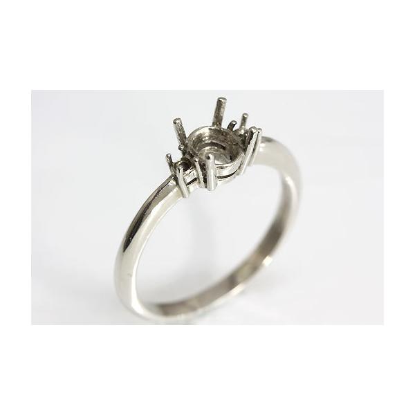 縦置きダイヤ入り空枠です。アームの裏抜きなし。この枠にはオーバル型の5ミリ×4ミリ（誤差0.3ミリ）のルースを留めることが出来ます。○ルース形状：オーバル○ルースサイズ：5ミリ×4ミリ○素材：選択してください。○重量：約1.6グラム○要リン...