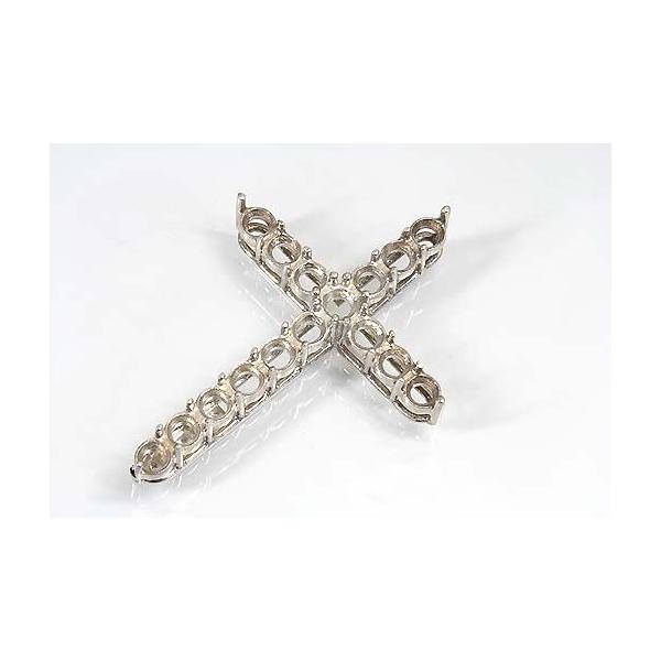 16個のラウンドルースで作る自分のためのクロスペンダント枠です。厚みのあるルースには対応でない場合があります。（写真参考）この枠にはラウンドφ3.5ミリ（誤差0.2ミリ）のルースを留めることが出来ます。○ルース形状：ラウンド○ルースサイズ：...