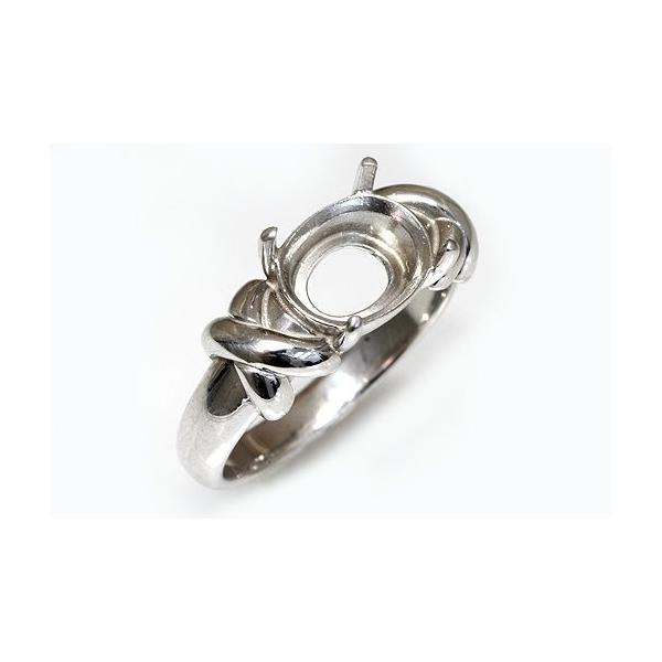 シンプルなデザインの大型オーバル石用空枠です。石のサイズによってはカボション石も留めることが出来ます。この枠にはオーバル9ミリ×7ミリ（誤差0.3ミリ）のルースを留めることが出来ます。○ルース形状：オーバル（一部カボション石可）○ルースサイ...