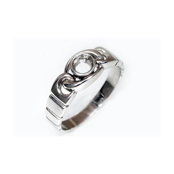 シンプルなフクリン留めの空枠です。フクリン留めなので引っかかりにくいです。この枠にはラウンド直径3.5ミリ（誤差0.3ミリ）のルースを留めることが出来ます。○ルース形状：ラウンド○ルースサイズ：φ3.5ミリ○素材：選択してください。○重量：...