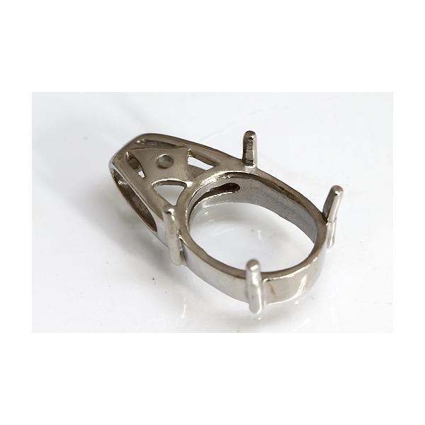 ダイヤ入りカボションカット用空枠です。この枠にはオーバルカボションカット11ミリ×9.5ミリ（誤差0.3ミリ）のルースを留めることが出来ます。○ルース形状：オーバルカボション○ルースサイズ：11ミリ×9.5ミリダイヤモンド : 1石○素材：...