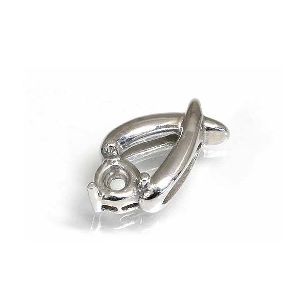 バチカンがクロス型になったラウンド用空枠です。この枠にはラウンドφ3ミリ（誤差0.2ミリ）のルースを留めることが出来ます。○ルース形状：ラウンド○ルースサイズ：φ3ミリ○素材：選択して下さい。○重量：約0.5グラム（ＳＶ925の場合）※メー...