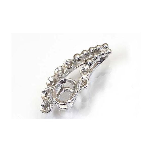 流れ星のようなデザインのバチカン一体型オーバル用空枠です。この枠にはオーバル6ミリ×4ミリ（誤差0.2ミリ）のルースを留めることが出来ます。○ルース形状：オーバル○ルースサイズ：6ミリ×4ミリ○素材：選択して下さい。○重量：約0.8グラム（...