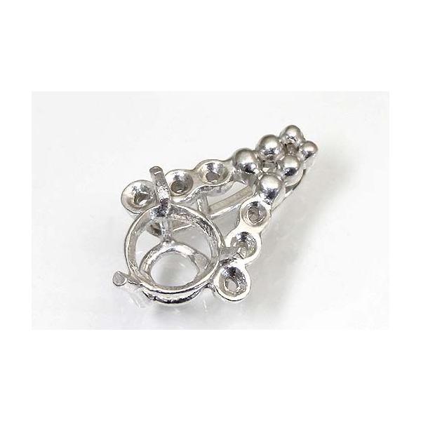 逆Ｖ字型にダイヤが並んだバチカン一体型のラウンド用空枠です。この枠にはラウンドφ6.5ミリ（誤差0.2ミリ）のルースを留めることが出来ます。○ルース形状：ラウンド○ルースサイズ：φ6.5ミリ○素材：選択して下さい。○重量：約0.8グラム（Ｓ...