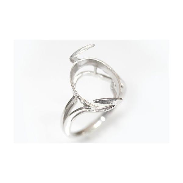 大きめのルース用の空枠です。この枠にはオーバル型の16ミリ×14ミリ（誤差0.5ミリ）のルースを留めることが出来ます。○ルース形状：オーバル○ルースサイズ：16ミリ×14ミリ○素材：選択してください。○重量：約2.7グラム○要リングサイズ※...