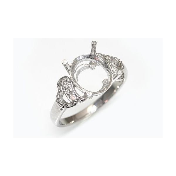 お得なダイヤ入り空枠です。アーム部分に2石ずつ計４石ダイヤを留めた枠です。この枠にはオーバル型の10ミリ×9ミリ（誤差0.5ミリ）のルースを留めることが出来ます。○ルース形状：オーバル○ルースサイズ：10ミリ×9ミリ○素材：選択してください...