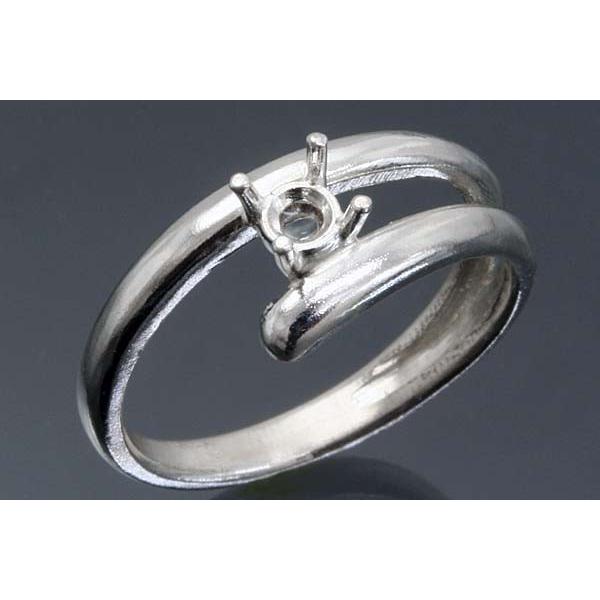 ピンキーサイズ仕様です。シンプルなデザイン。指定サイズ以外は追加料金で加工可能。この枠にはプラウンドφ3.5ミリ（誤差0.2ミリ）のルースを留めることが出来ます。○ルース形状：ラウンド○ルースサイズ：φ3.5ミリ○素材：選択して下さい。○重...