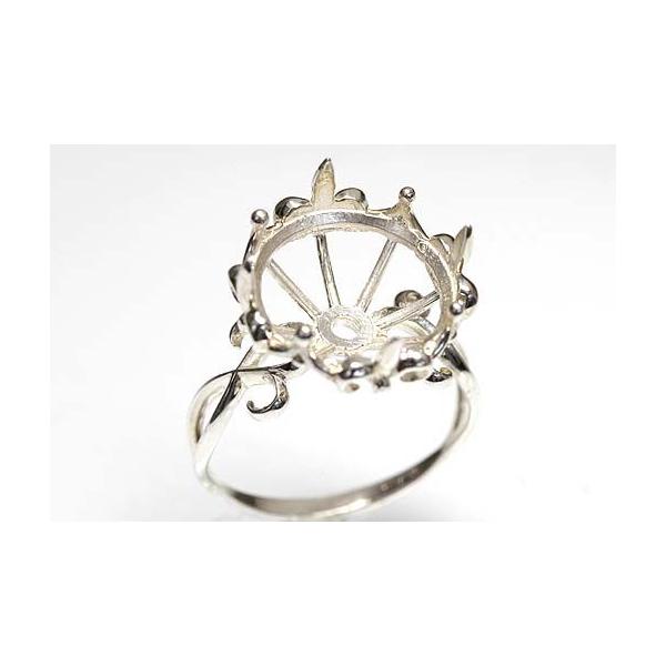 この枠にはラウンドカットの直径１２ミリ（誤差0.2ミリ）のルースを留めることが出来ます。○ルース形状：ラウンドカット○ルースサイズ：φ１２ミリ○素材：選択してください。○重量：約１．９グラム（ＳＶ925の場合）○要リングサイズ※メール便不可...