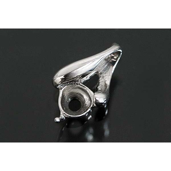 バチカンが一体型Ｖ時型空枠です。この枠にはラウンドφ3ミリ（誤差0.2ミリ）のルースを留めることが出来ます。○ルース形状：ラウンド○ルースサイズ：φ3ミリ○素材：選択して下さい。○重量：約0.25グラム（ＳＶ925の場合）※メール便不可※受...