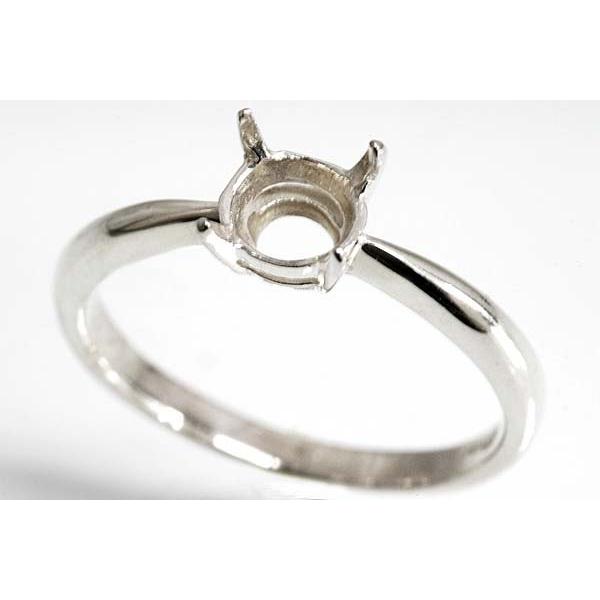 シンプルデザイン。厚み薄めのカボションも対応。この枠にはオーバル6ミリ×5ミリ（誤差0.3ミリ）のルースを縦向きに留めることが出来ます。○ルース形状：オーバル○ルースサイズ：6ミリ×5ミリ○素材：選択して下さい。○重量：約1.5グラム○要リ...