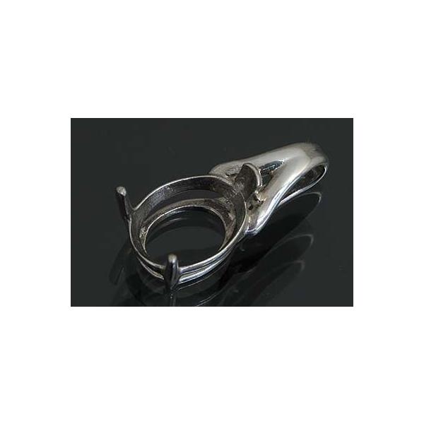 バチカンがマウント型になったシンプルなオーバル用空枠です。3本爪留になります。この枠にはオーバル8ミリx6ミリ（誤差0.2ミリ）のルースを留めることが出来ます。○ルース形状：オーバル○ルースサイズ：8ミリx6ミリ○素材：選択して下さい。○重...