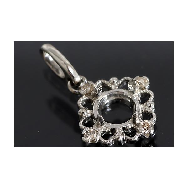 ブラウンダイヤ入りシルバー製の空枠ですこの枠にはラウンドφ5ミリ（誤差0.3ミリ）のルースを留めることが出来ます。○ルース形状：ラウンド○ルースサイズ：φ5ミリ○素材：選択して下さい。○重量：約0.５グラム（ＳＶ925の場合）○ダイヤモンド...