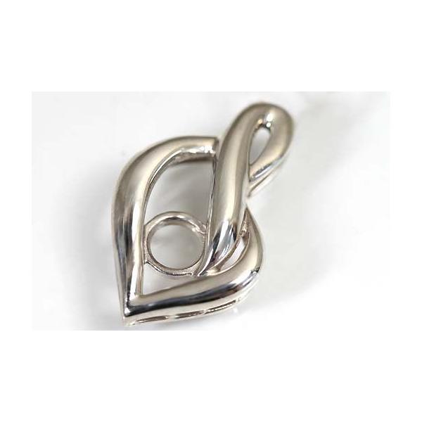 流れるようなフォルムの美しいバチカン一体型ラウンド用空枠です。この枠にはラウンドφ4.5ミリ（誤差+0.2ミリ）のルースを留めることが出来ます。○ルース形状：ラウンド○ルースサイズ：φ4.5ミリ○素材：選択して下さい。○重量：約1.3グラム...