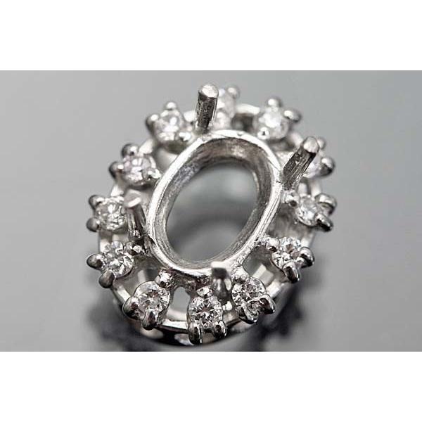 １２粒のダイヤモンドが輝くバチカン一体型オーバル用空枠です。この枠にはオーバル6ミリ×4ミリ（誤差0.2ミリ）のルースを留めることが出来ます。カットルースはマイナスサイズの誤差はセットが厳しいと思われます。○ルース形状：オーバル○ルースサイ...