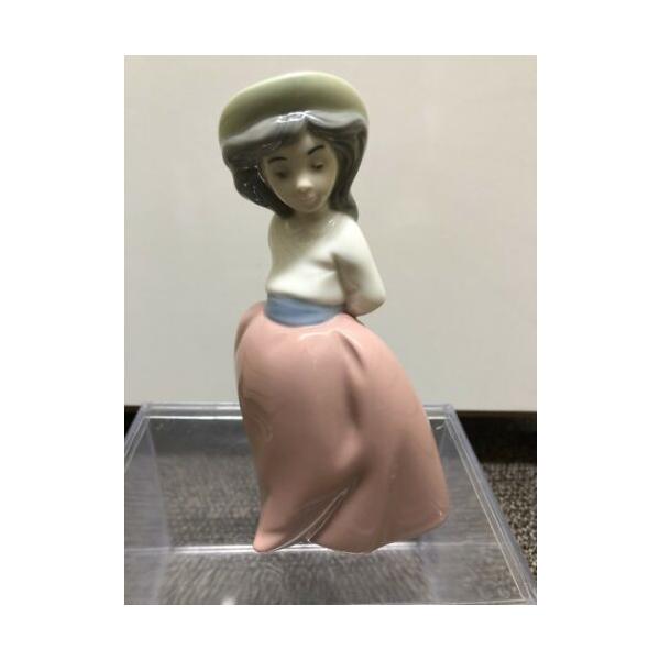 LLADRO リヤドロ lladro Nao Figurine Little Girl On A Placid