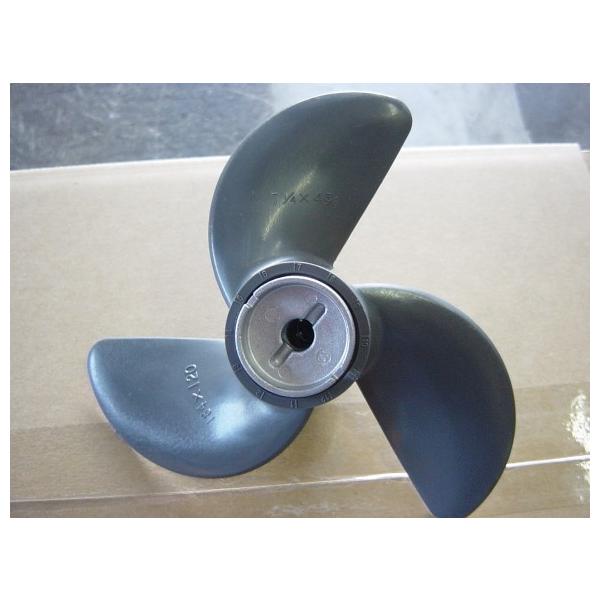 ２馬力船外機（ＢＦ２）のプロペラはプラスチック製で壊れにくい製品ですがどこかへぶつけて壊れてしまったり、曲がった時は交換しましょう！ワリピン別売り。メンテナンス時にはプロペラも一緒にチェックしましょう