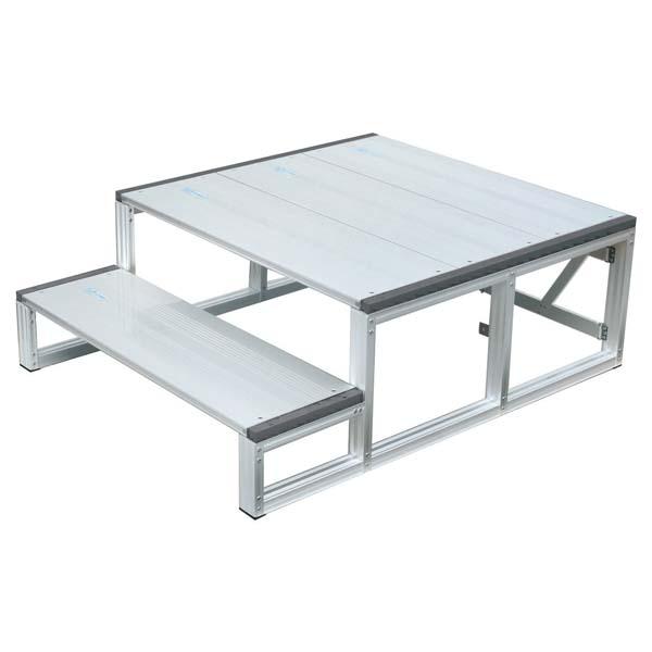 個人宅様への配送が不可の為、お届け先は屋号でお願いいたします。◇特長◇・工具不要、折りたたみ式で簡単組立・収納もコンパクト・アルミ製なので軽くて丈夫・組立目安1名1分・段板1枚当り約600kg耐荷重●サイズ/幅95×奥行120×高さ50cm...