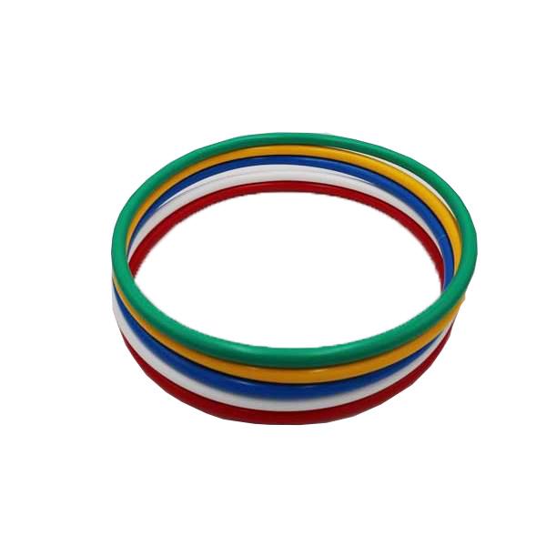 個人宅様への配送が不可の為、お届け際は屋号でお願いいたします。新体操　運動会　フラフープ新体操や運動会の際に。フラフープにも最適です。丈夫な一体型。抗菌仕様。●寸法/内径40cm、パイプ:1.8cm　●重量/約120g　●材質/ポリエチレン...