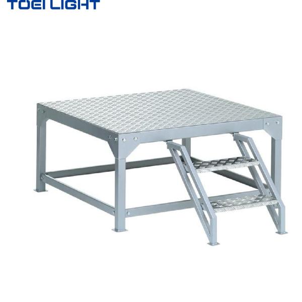 個人宅様への配送が不可の為、お届け先は屋号でお願いいたします。●サイズ/幅120×奥行120×高さ60cm●重さ/57kg●材質/天板・ステップ:アルミ、脚部:スチール●組立時間2人30分●日本製●送料無料 ※沖縄・離島は別途送料がかかりま...