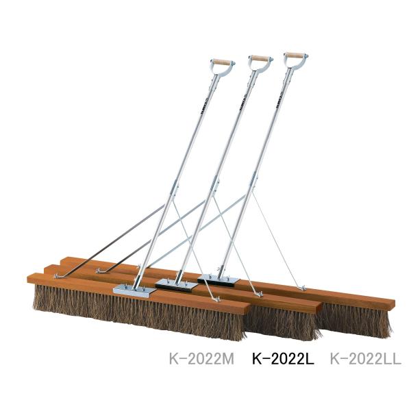 個人宅様への配送が不可の為、お届け先は屋号でお願いいたします。●固定ハンドグリップ付きで非常に扱いやすいコートブラシです。●サイズ＝ブラシ幅：150cm　柄：アルミ135cm●材質＝ブラシ：シダ（毛足14cm）●補強スティ付●固定ハンドルグ...