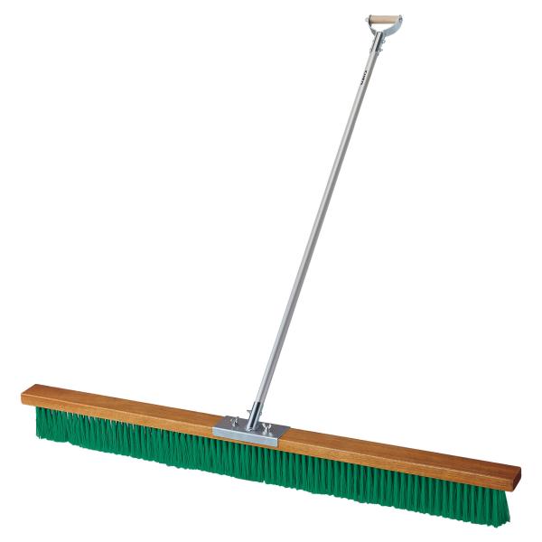 個人宅様への配送が不可の為、お届け先は屋号でお願いいたします。●ブラシ幅：150cm、柄：135cm●材質：ブラシ:PVC、柄:アルミ●LS植毛　●固定グリップ付●日本製●送料無料※沖縄・離島は運送の都合上販売不可こちらの商品は受注生産品に...