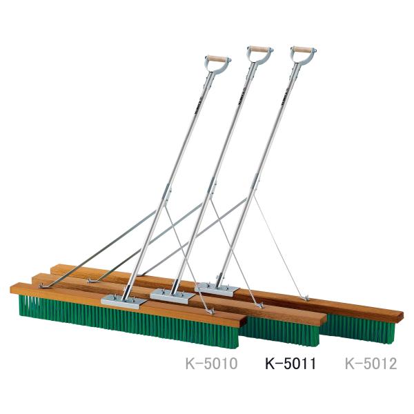 個人宅様への配送が不可の為、お届け先は屋号でお願いいたします。●ブラシ幅：150cm、柄：135cm●材質：ブラシ:PVC、柄:アルミ●LS植毛　●補強ステイ付　●固定グリップ付●日本製●送料無料※沖縄・離島は運送の都合上販売不可こちらの商...