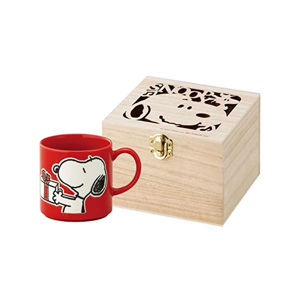 他サイト： 山加商店 「 PEANUTS ( ピーナッツ )」 スヌーピー マグカップ カラフル ハッピーホリデー柄 (木箱入) レッド 容量約350mlの商品画像