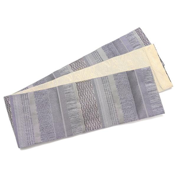 カジュアル着物や浴衣にオススメの半幅帯です。ポリエステル製でシワになりにくく汚れてもお手入れ簡単。ジャガード織りで立体的に表現された柄が味わい深く、約440cmと長尺のため、変わり結びもお楽しみいただけます。着物はもちろん浴衣にも合わせやす...