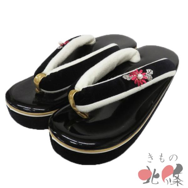 サイズ 24cm（かかと高さ 4.5cm）商品ランク Ｃかかとの底に削れ、左側に少しキズがございますが、まだまだお使いいただけるお品物です。一部商品は実店舗・他サイトでも並行して販売しておりますので売り切れの際はご了承ください。n※着用シー...