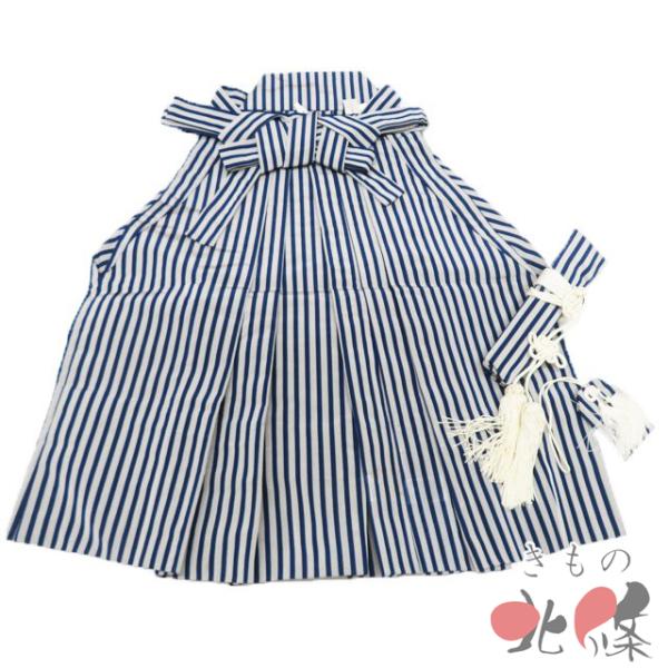 ●サイズ【袴】丈47cm【懐剣】8cm ｘ 4cm【お守り】素材 ポリエステル商品ランク Ｃ前身裾に薄シミがございますが、まだまだご着用いただける綺麗な品物です。一部商品は実店舗・他サイトでも並行して販売しておりますので売り切れの際はご了承...