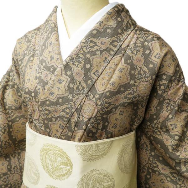 特選 紬 着物 未使用 正絹 袷 カジュアル 花模様 やや薄い樺茶色 薄茶