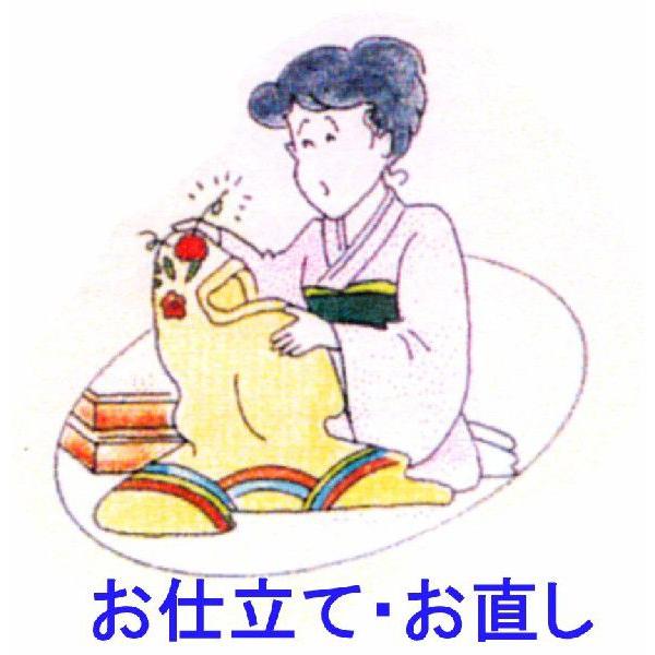 単衣仕立ての場合、臀部に「居敷当て」という布をつけることがあります。透けるのを防ぐ役目と、動作に最も力の入る腰部分の強度を兼ねています。