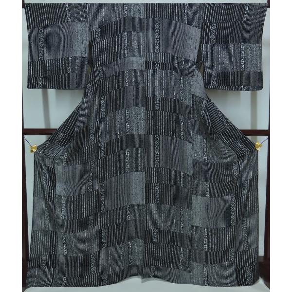夏物　紗　小紋　正絹　黒　裄67cm　身丈165cm　未使用に近い【中古】美品　k3525zll