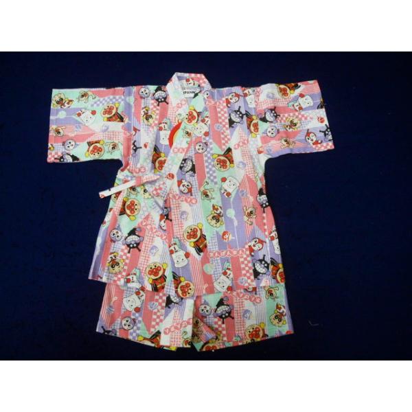 お子様に大人気のアンパンマン甚平です夏祭りや花火大会に夏には大活躍のです＜サイズ＞90サイズ　身長90cm　体重13kg＜素材＞綿100％レターパックライトでの発送となります（１点のみ）レターパック発送は日時指定・代引きはできません接写の加...