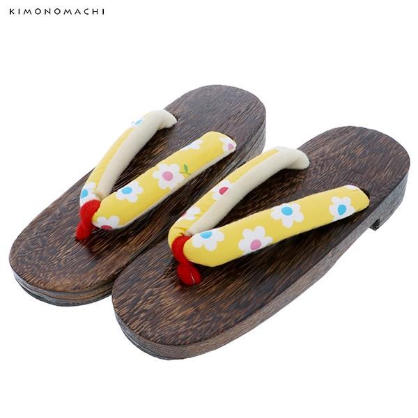 京都きもの町オリジナルの女性下駄です。台は焼桐で、汚れにくく、鼻緒は裏地がふわふわですので、擦れて痛くなりにくい下駄です。また、ゴム底なので、滑りにくく安心です。浴衣に合わせて、オシャレな下駄を合わせてみてはいかがでしょうか。◆下駄は、履き...