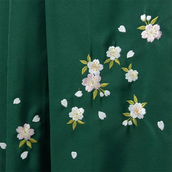 【中古品】卒業式袴セット 「二尺袖:クリーム 桜に花紋+袴:ライトグリーン×刺繍」 貸衣装処分 レンタル処分品 二尺袖 袴 卒業式、謝恩会に 【メール便不可】