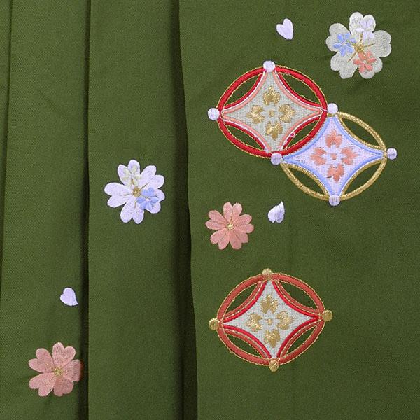 【中古品】卒業式袴セット 「二尺袖:赤 疋田梅+袴:抹茶×七宝花 刺繍」 貸衣装処分 レンタル処分品 二尺袖 袴 卒業式、謝恩会に 【メール便不可】