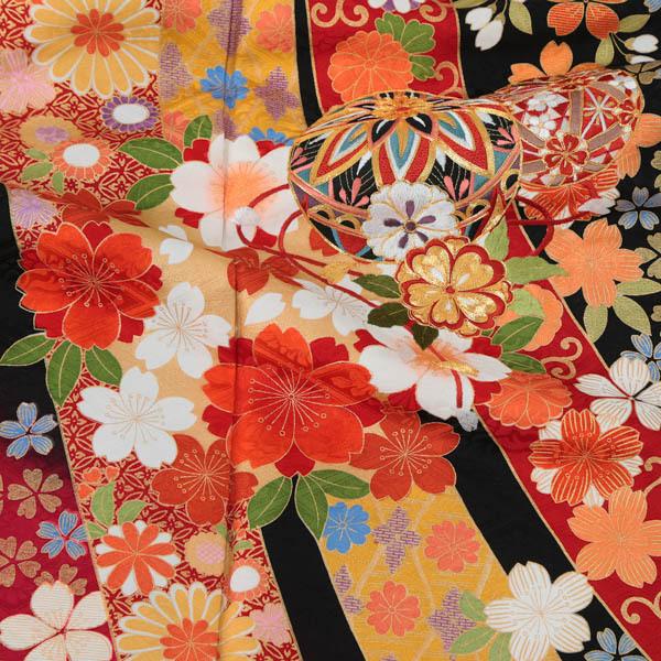 新古品)お仕立て上がり 振袖単品 「黒×赤 束ね熨斗に桜、手毬」 トール