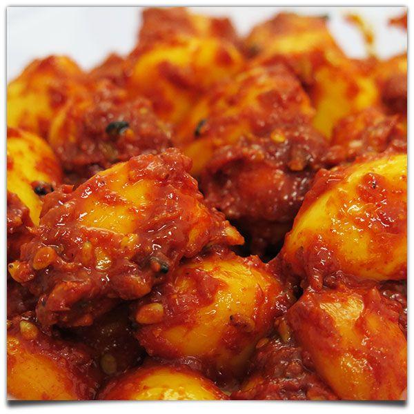 にんにくには強い殺菌効果があり、疲労回復や滋養強壮の効果も高いスタミナ食材です。それをビタミンC豊富な唐辛子を中心に、かつお節・味噌・砂糖・酢等さまざまな調味料でキムチにしたのが栄養たっぷりのにんにくキムチです。にんにく独特の臭みが全く感じ...